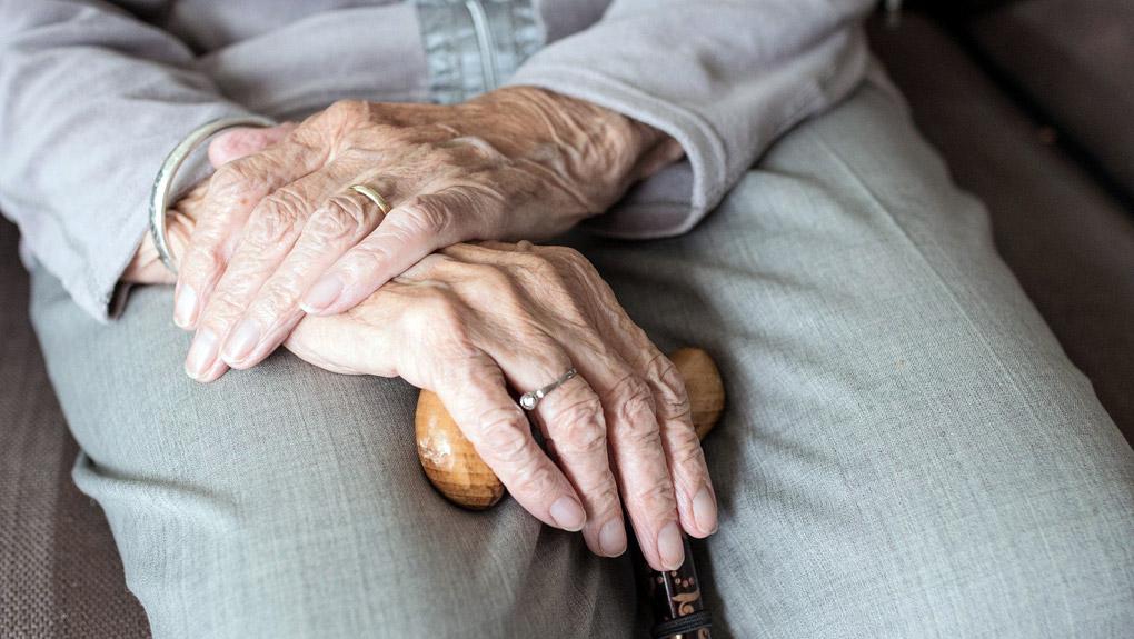 La Poste rend gratuit son service « Veiller sur mes parents »