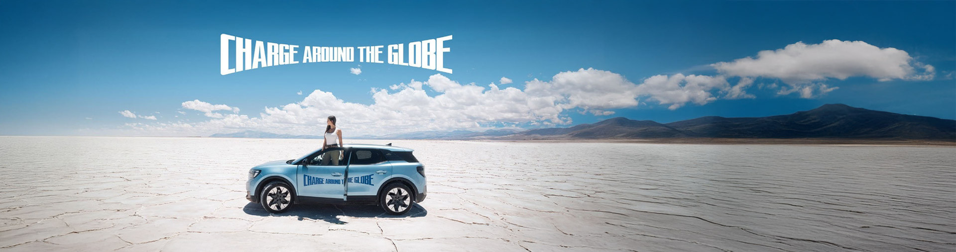 Publicité d'une voiture Ford avec en claim "Charge around the globe"