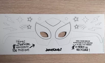 JouéClub recycle ses catalogues en masques de super-héros