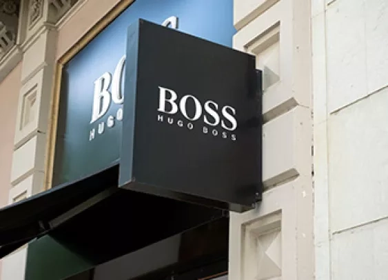 Enseigne du magasin Hugo Boss, une maison de couture de luxe allemande.