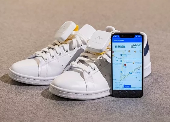Ces chaussures GPS vibrent pour guider les malvoyants
