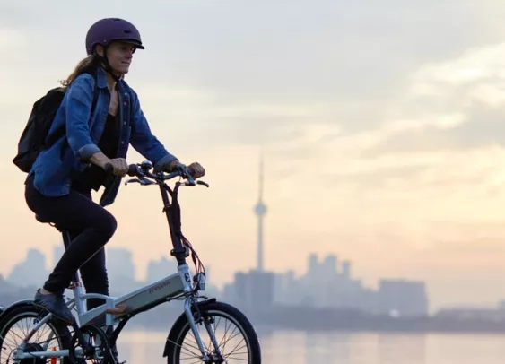 Plein de services, pas d’engagement : la nouvelle formule de location de vélos chez Decathlon